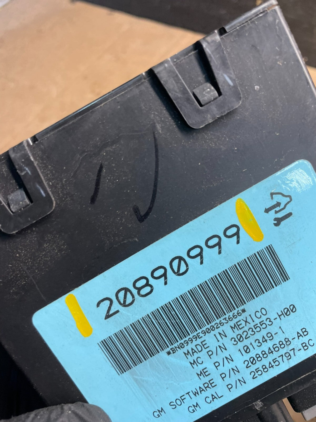 2009 to 2016 GMC Acadia Rear Trunk Liftgate Power Motor Actuator OEM U1331 DG8