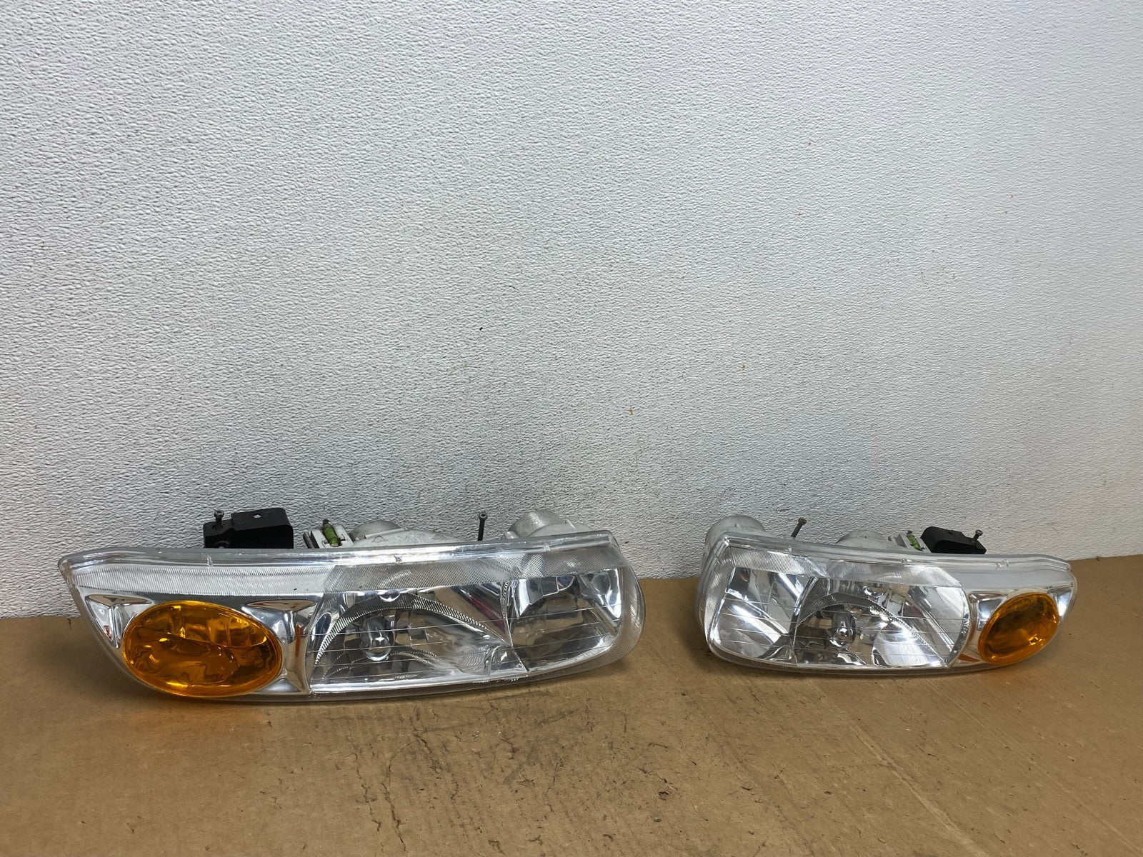 1998 - 2002 Saturn SL SL1 SL2 S Series Left+Right Halogen Headlights AD1421 DW2
