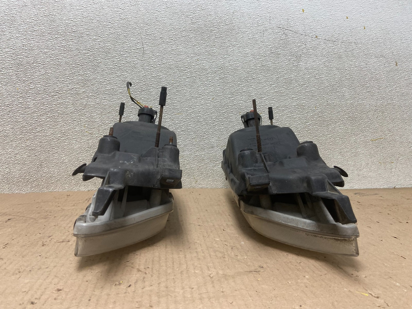 1997 - 1999 Nissan Maxima Left+Right Side Headlights Halogen OEM AA0566 DW8