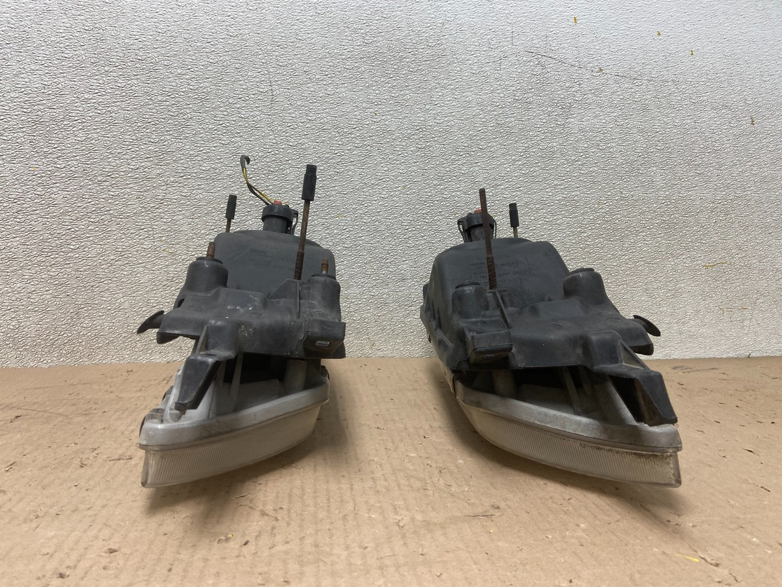 1997 - 1999 Nissan Maxima Left+Right Side Headlights Halogen OEM AA0566 DW8