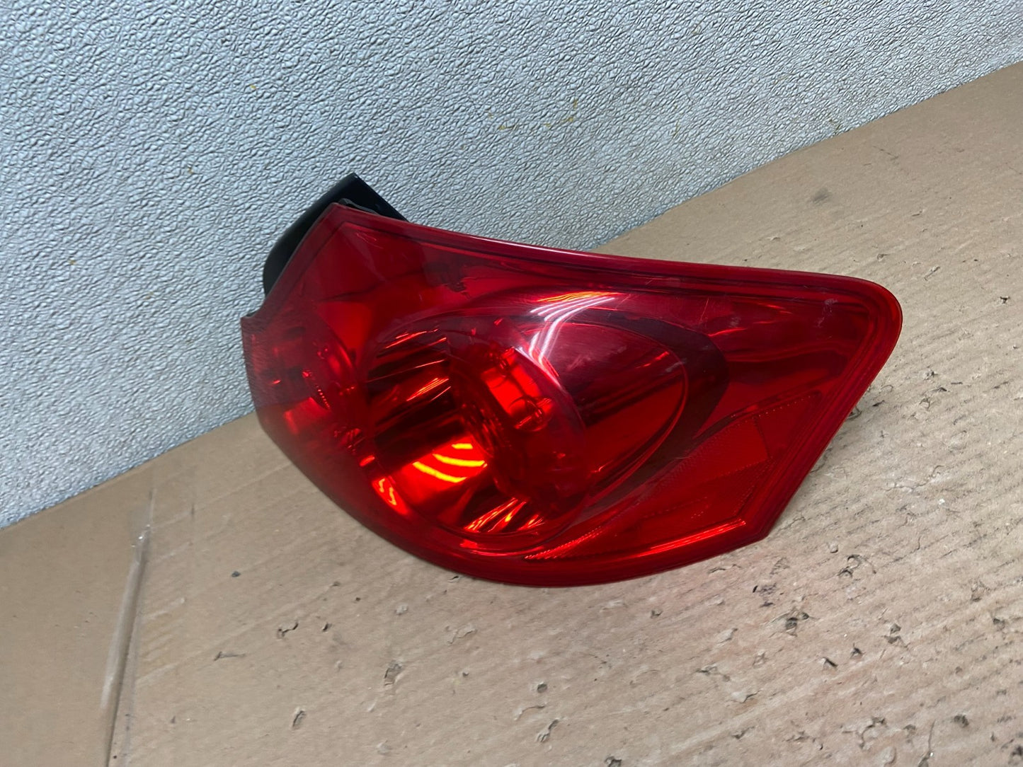 2005 to 2006 Infiniti G35 Right Passenger RH Side Tail Light Oem AA9447 LK1