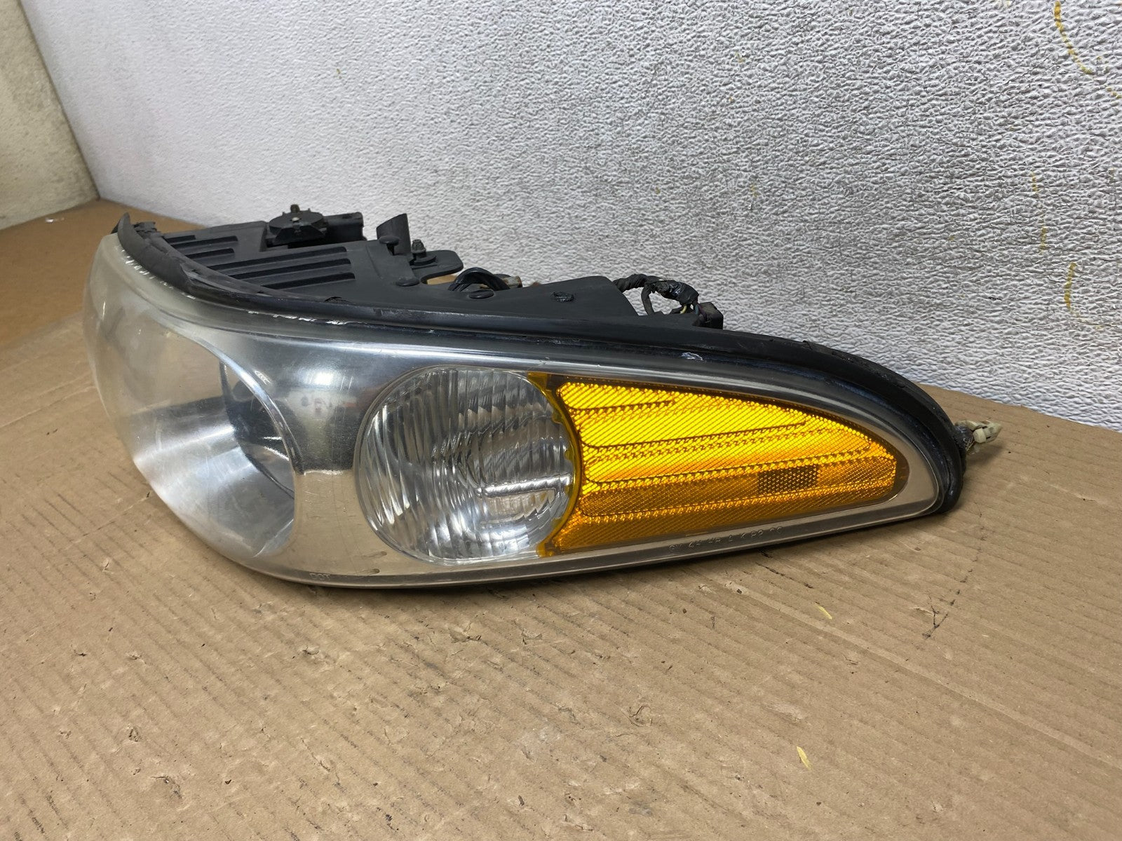 2000 to 2005 Buick Lesabre Headlight Left Driver Lh Side Halogen AH0569 DW2