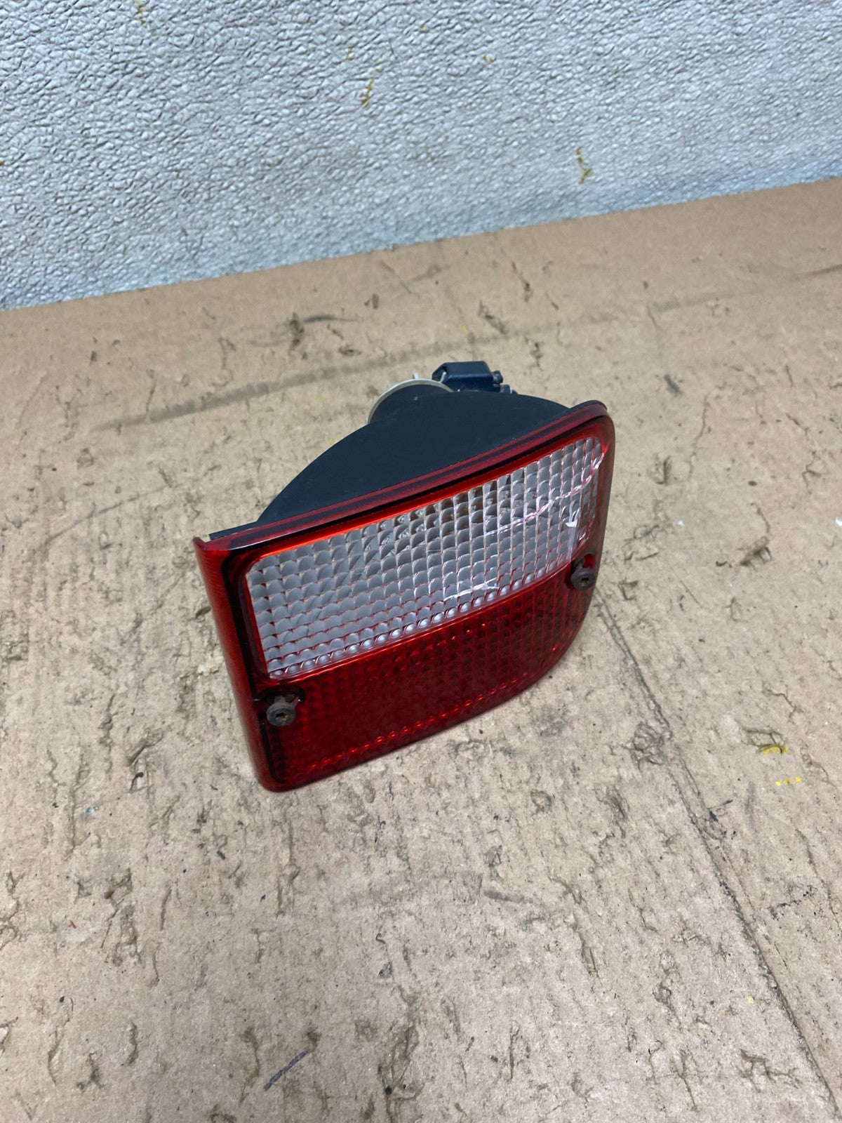 2004-2005 Land Rover Freelander Lower Right Passenger Bumper Tail Light S5266 DG2
