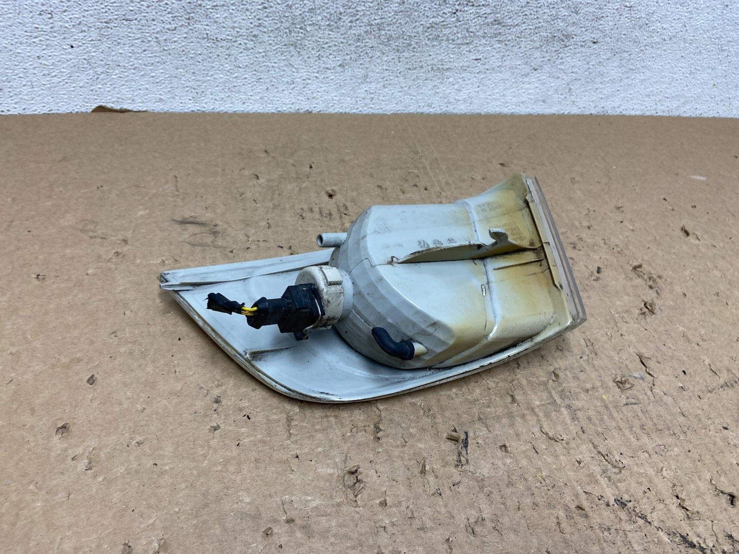 2001 to 2004 Volvo S40 Right Passenger Front Turn Signal AF8219 DG5