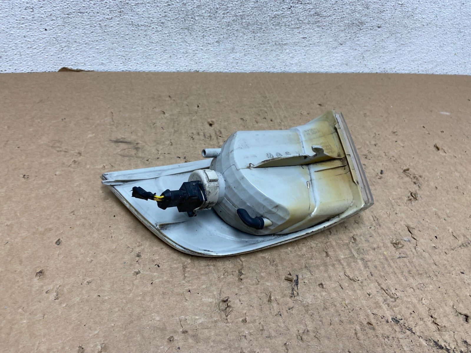 2001 to 2004 Volvo S40 Right Passenger Front Turn Signal AF8219 DG5