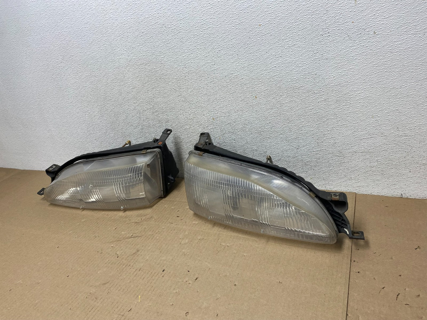 1995 - 1996 Toyota Camry Left+Right Side Set Halogen Headlights AG5870 DW1