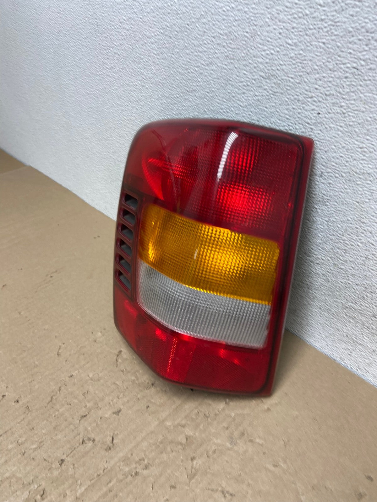 1999 - 2004 Jeep Grand Cherokee WJ Left Driver Lh Tail Light AE9779 LK1