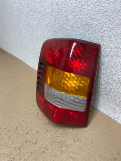 1999 - 2004 Jeep Grand Cherokee WJ Left Driver Lh Tail Light AE9779 LK1