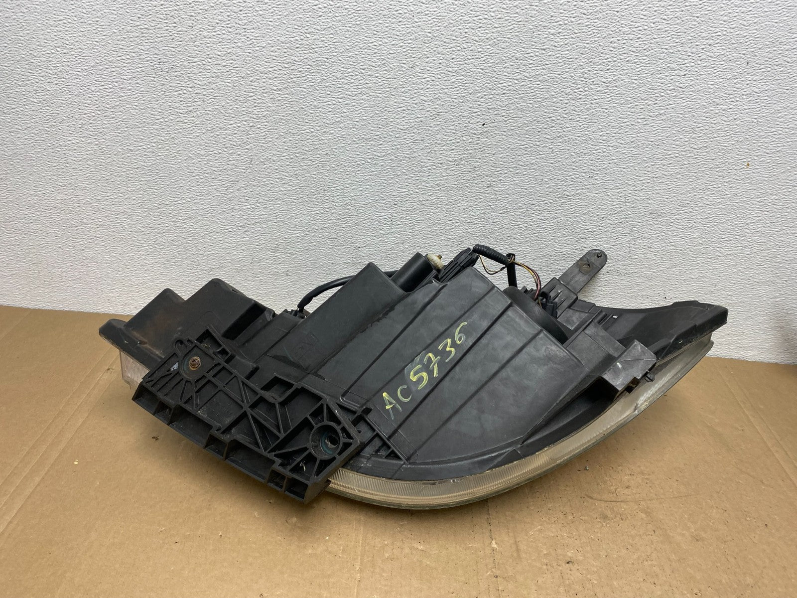 2008 to 2012 Nissan Versa Headlight Right Passenger Rh Side AC5736 DW7