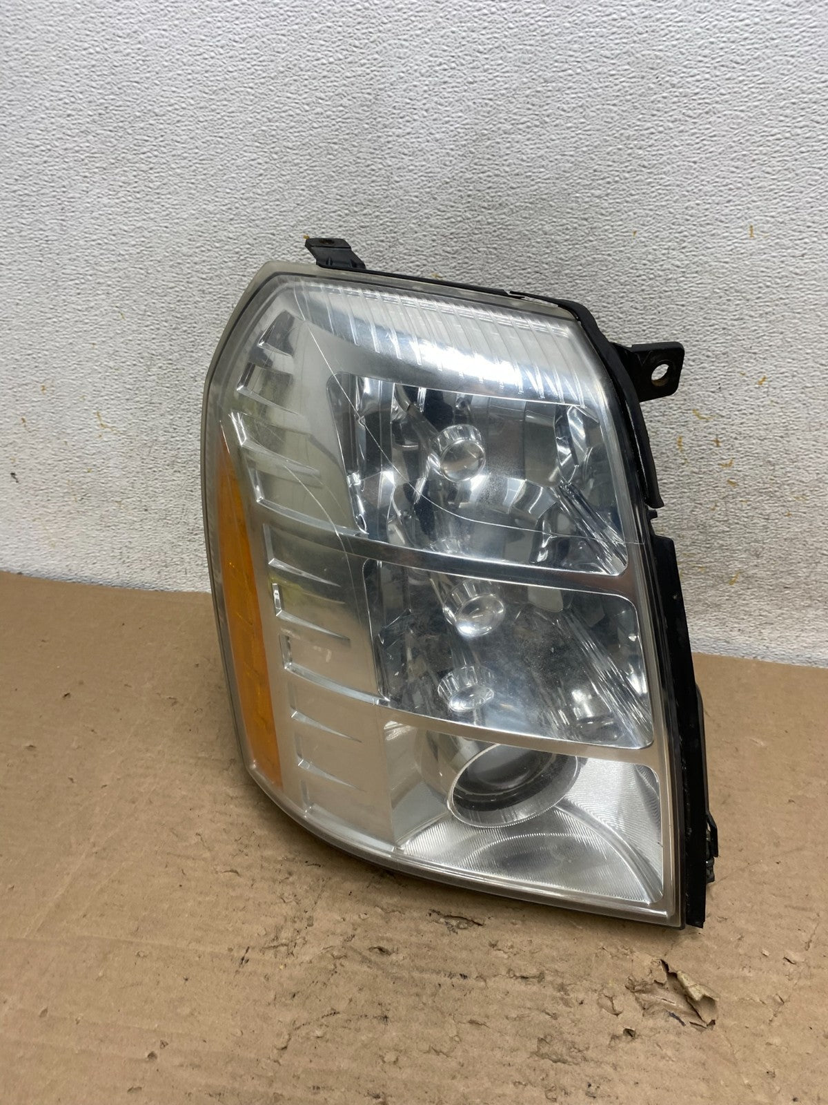 2007 - 2014 Cadillac Escalade Right Passenger Side Xenon HID Headlight AI1075 DW0