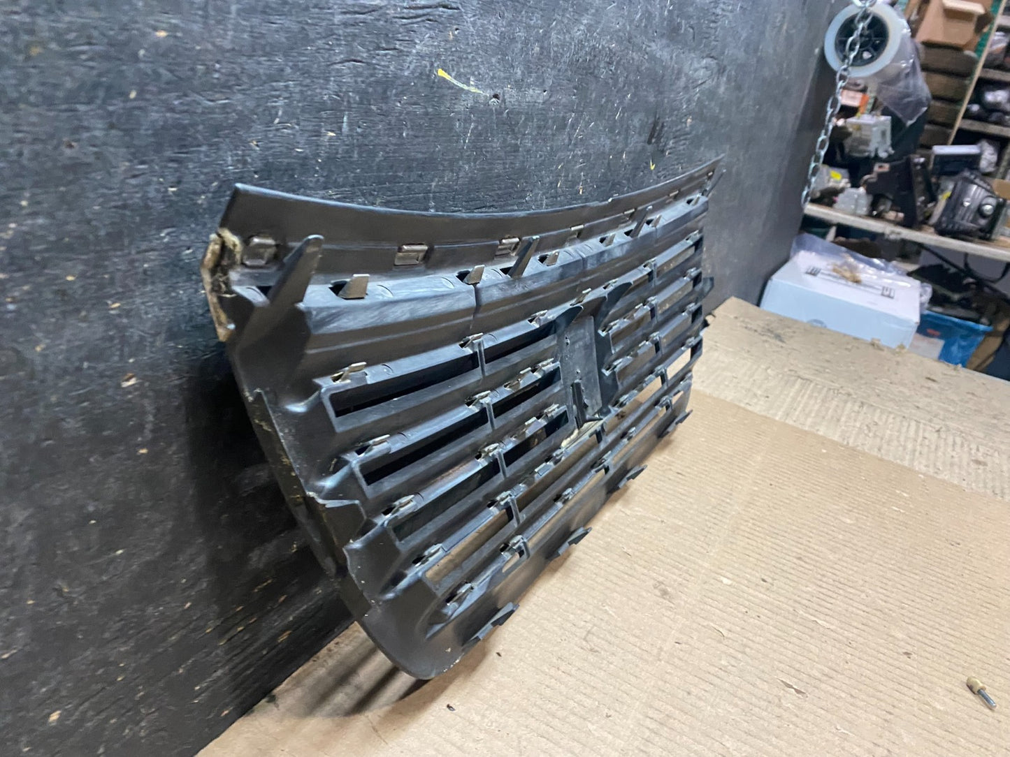 2006 2007 Saturn Vue Front Upper Grille Grill OEM W5727 DG6