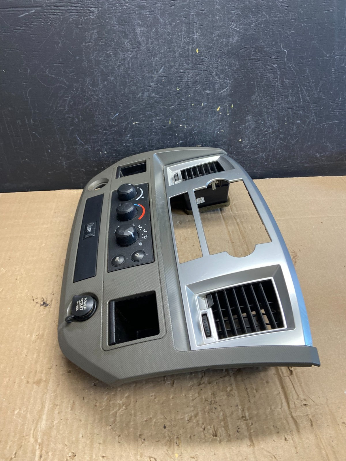 2006 to 2008 Dodge Ram Radio Climate Control A/C Heat Dash Bezel Trim ae1904 DG2