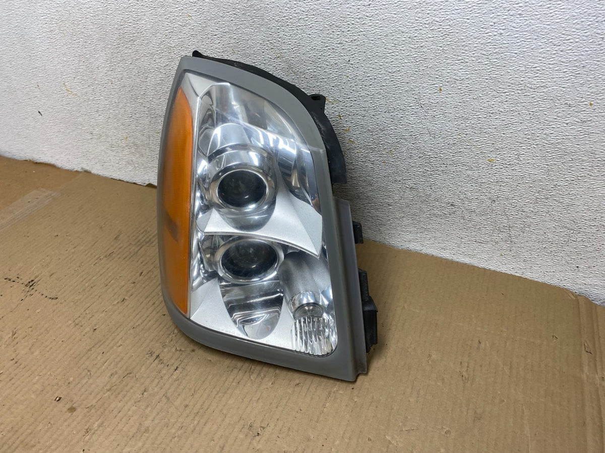 2004 to 2009 Cadillac SRX Right Passenger RH Side Xenon Headlight AH3070 DW2