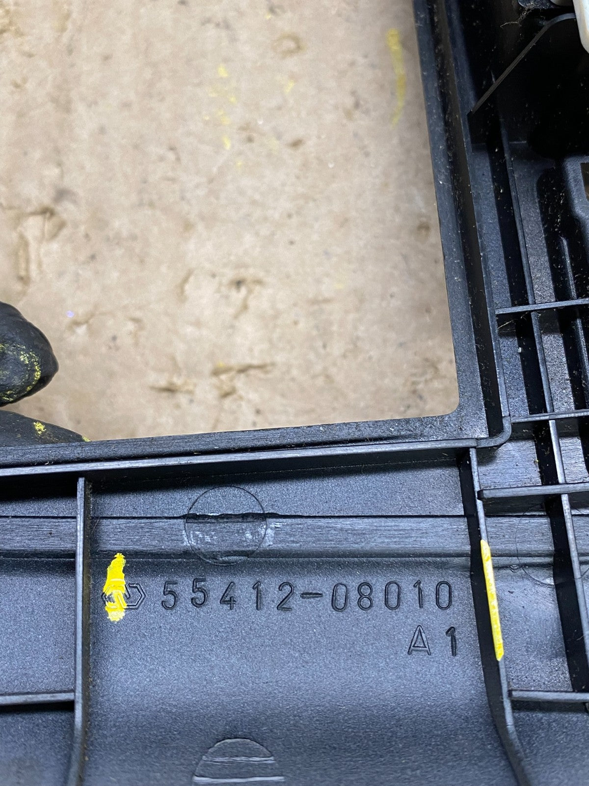 1998 to 2000 Toyota Sienna Center Console Radio Trim Bezel U4915 DG5