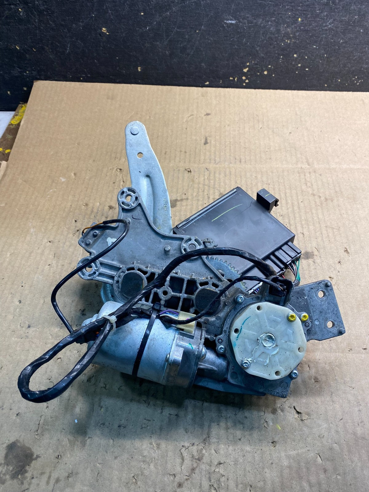 2009-2012 GMC Acadia Power Motor Liftgate Tailgate Control Module Z4844 DG3