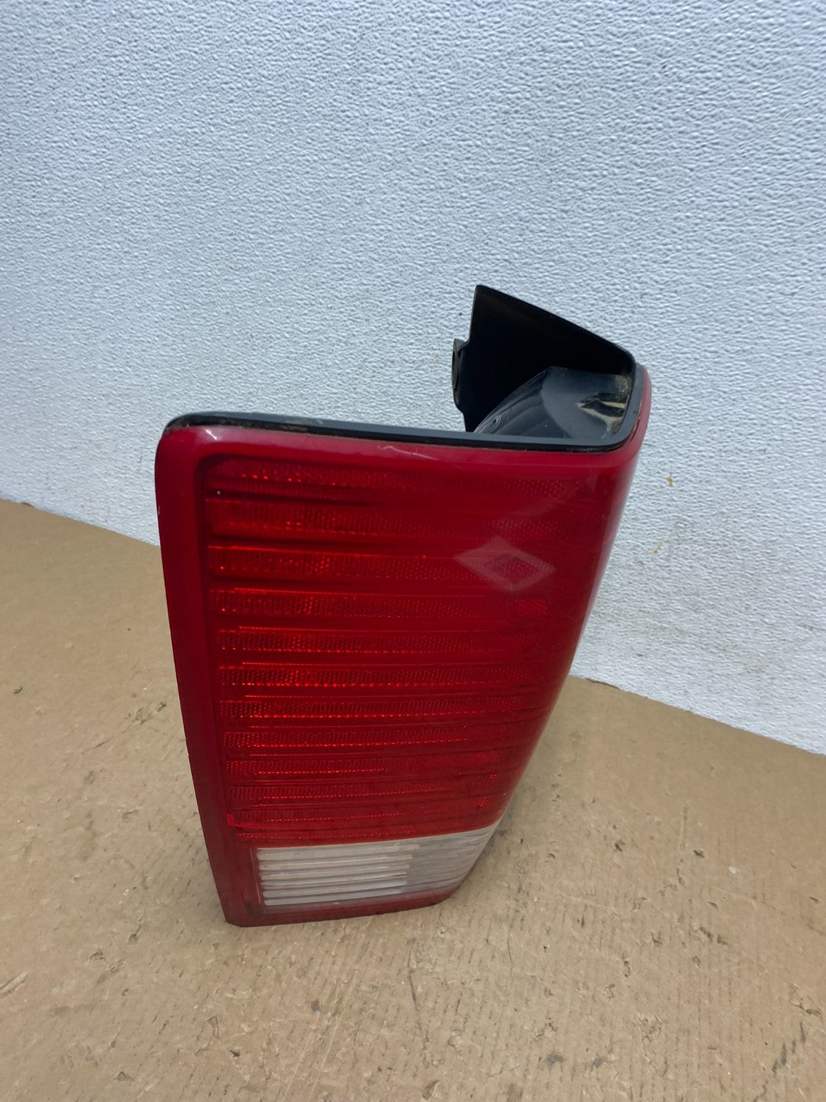 2007 2008 2009 Chrysler Aspen Tail Light Left Driver Lh Side AD8139 DW2