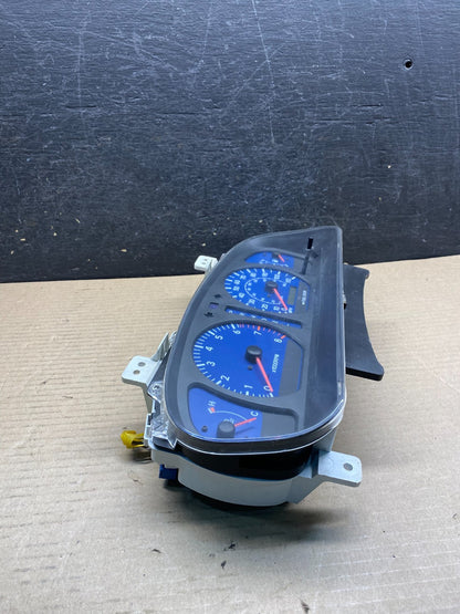 2001 2003 Toyota Sienna Speedometer Cluster Gauge AH9682 DW1