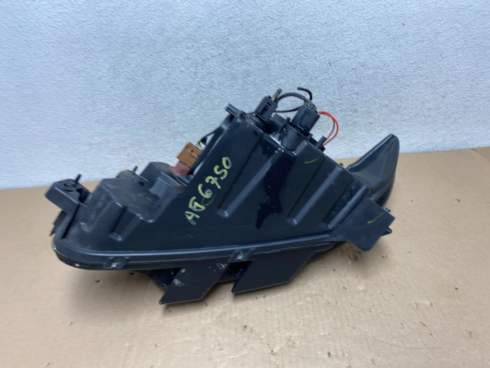 2011 to 2014 Ford Edge Front Right Passenger Headlight Halogen AG6750 DW7