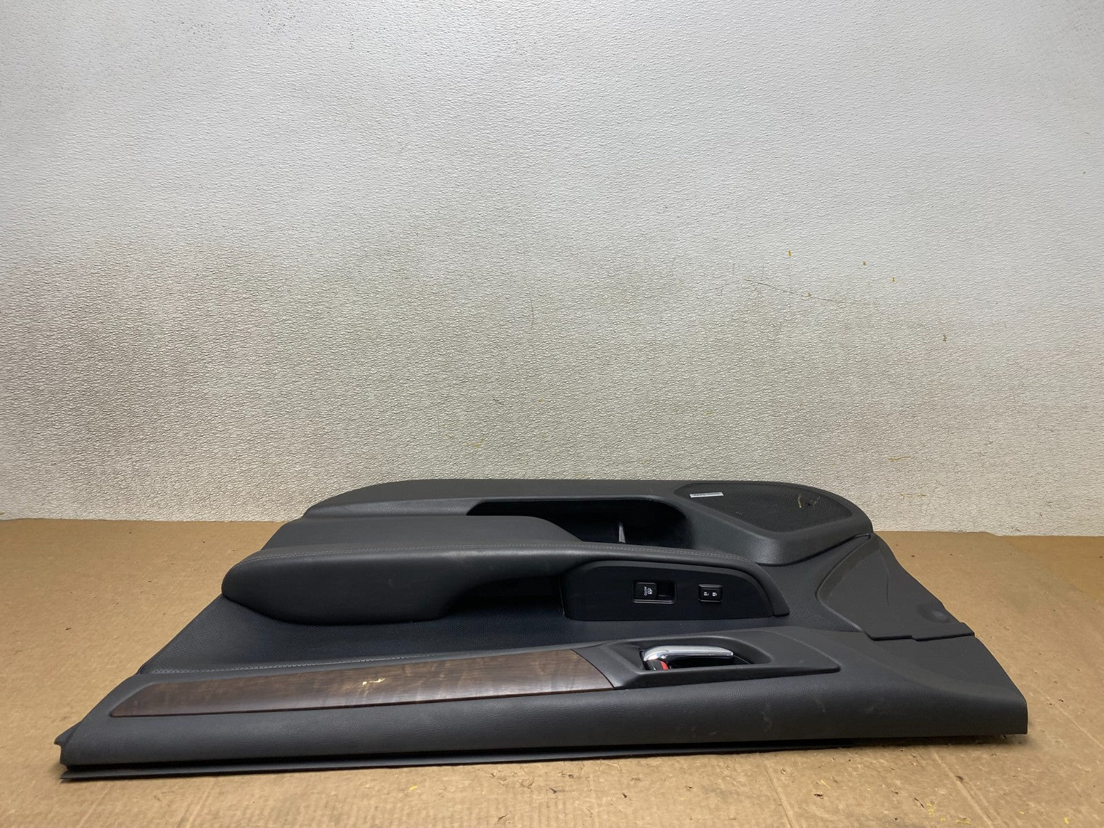 2015 to 2019 Subaru Outback  Front Right Passenger Door Trim Panel OEM W9214 DG6