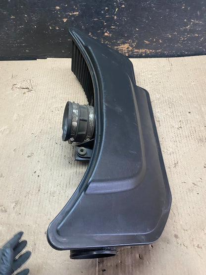 2009 to 2010 Jeep Grand Cherokee 5.7L Hemi  Air Cleaner Resonator Mopar V3932 DG3