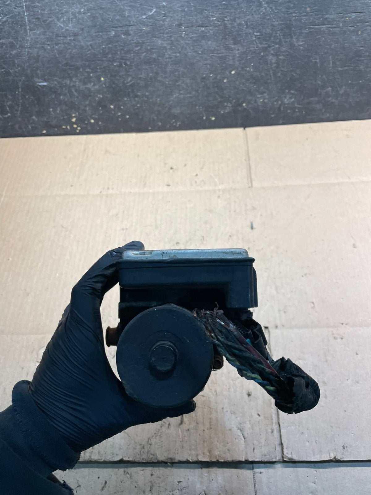 2004-2006 Chevrolet Express ABS Pump Control OEM 13567118 Module V9084 DG5