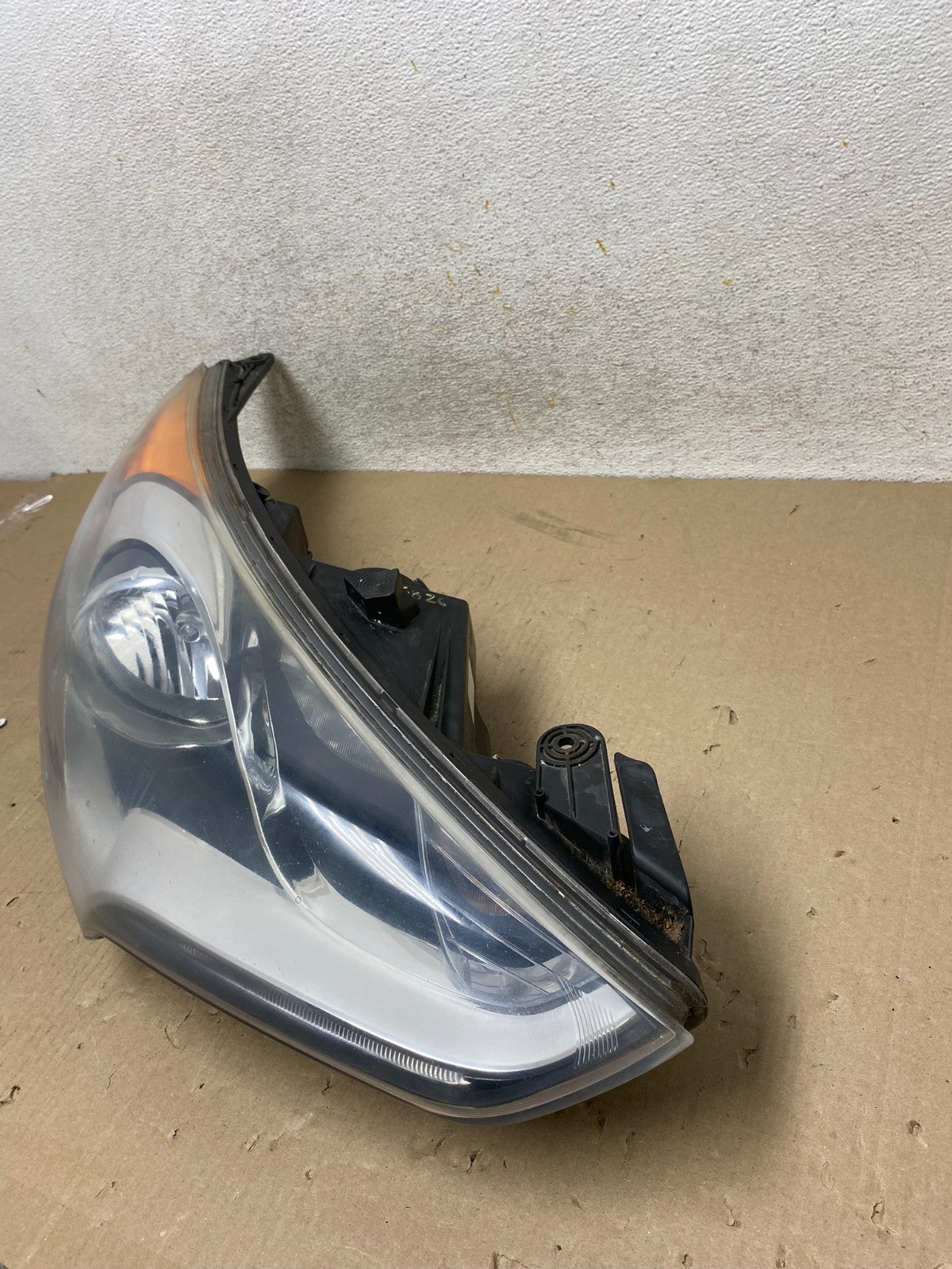 2012 - 2017 Hyundai Veloster Right Passenger RH Halogen Headlight AH6826 DW2