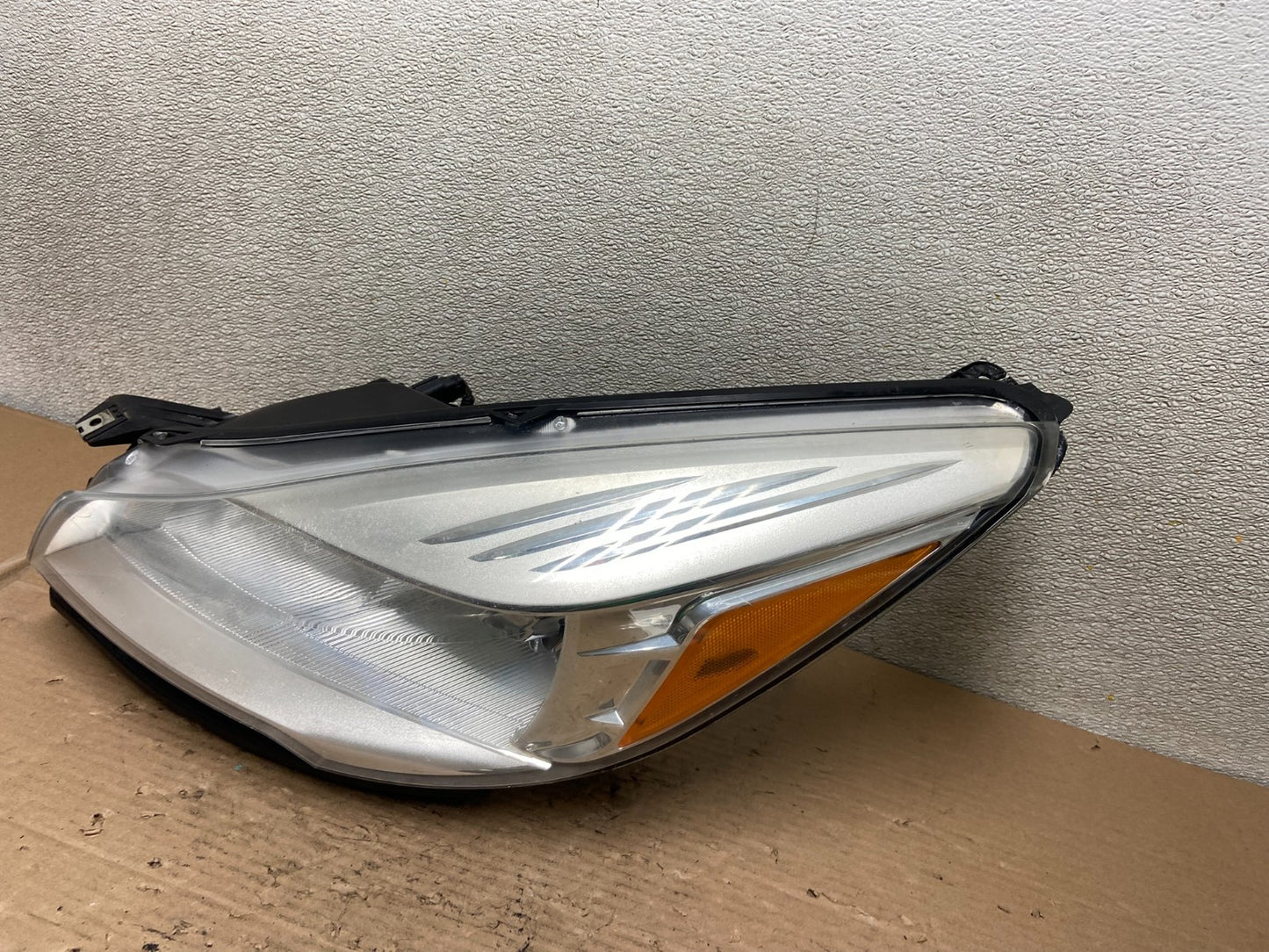 2013 - 2016 Ford Escape Headlight Left Driver Lh Side Halogen AA9525 DW1