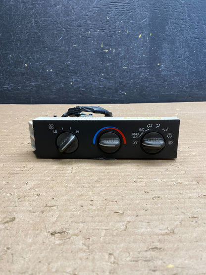 2001 - 2007 GMC Chevrolet Express 1500 Climate Control A/C ag6459 DG0