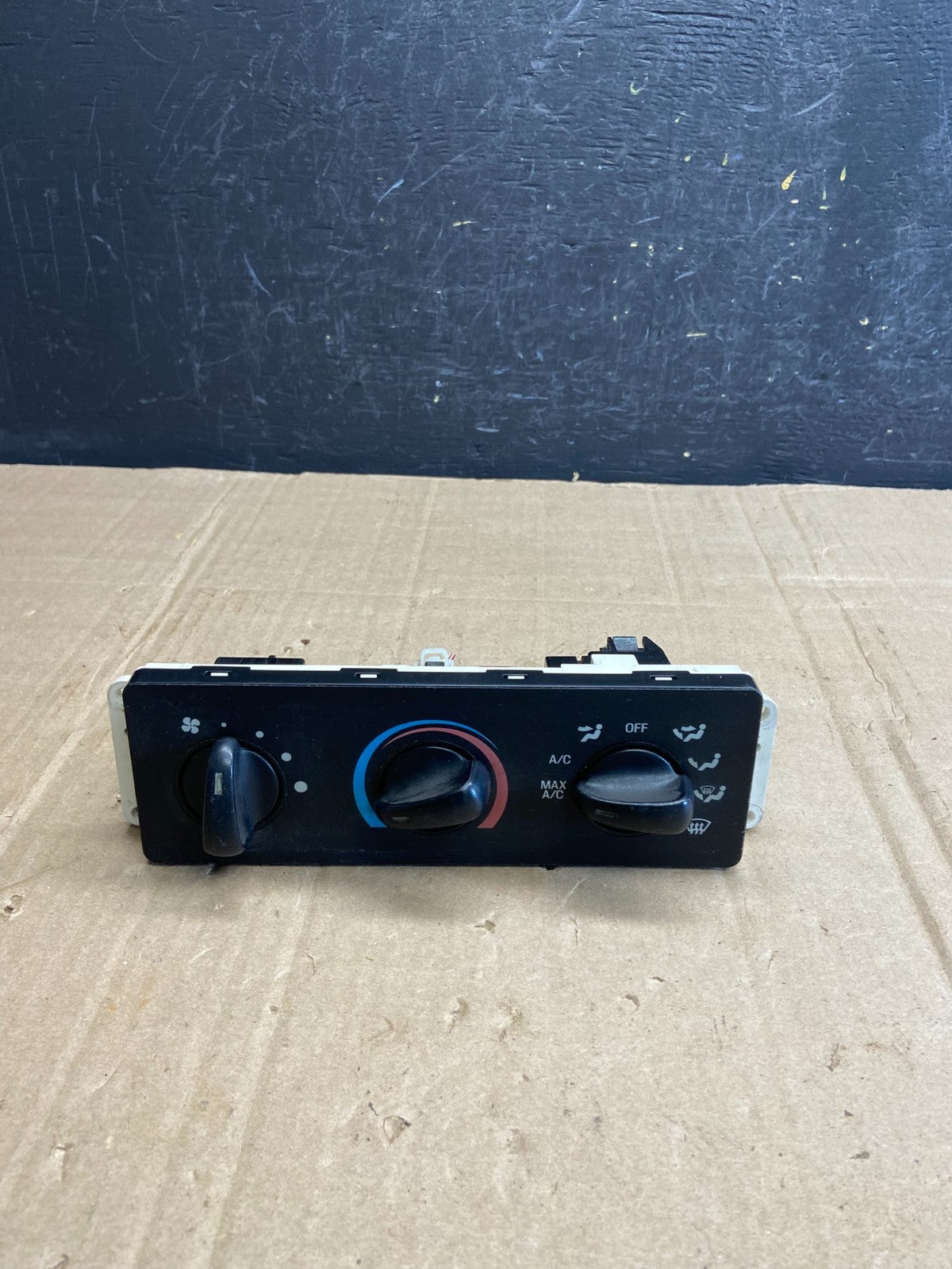 1999 to 2004 Ford F250 F350 Super Duty Heater A/C Climate Control ad7136 DG0