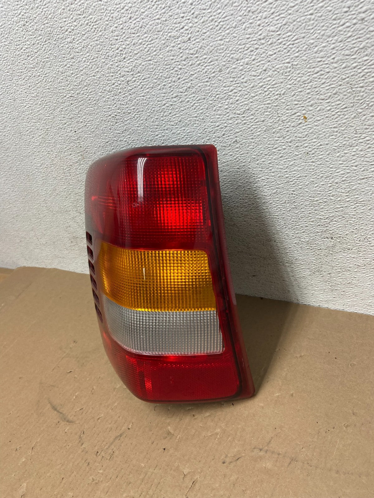 1999 - 2004 Jeep Grand Cherokee WJ Left Driver Lh Tail Light AD6481 DW1