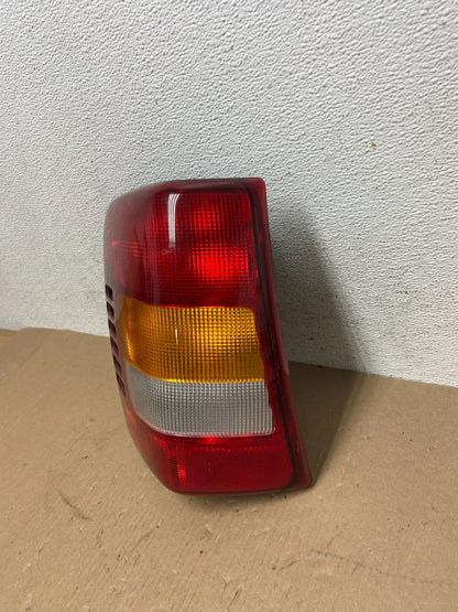 1999 - 2004 Jeep Grand Cherokee WJ Left Driver Lh Tail Light AD6481 DW1
