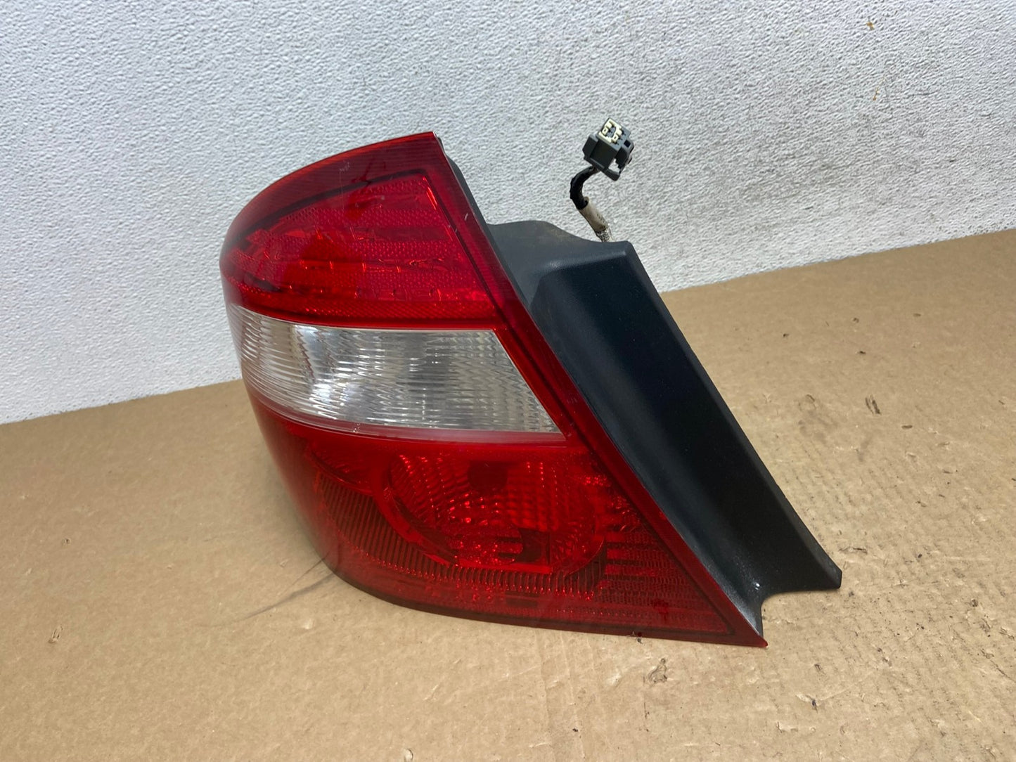 2005 2006 2007 Ford Five Hundred Left Driver Lh Side Tail Light AG0520 LK1