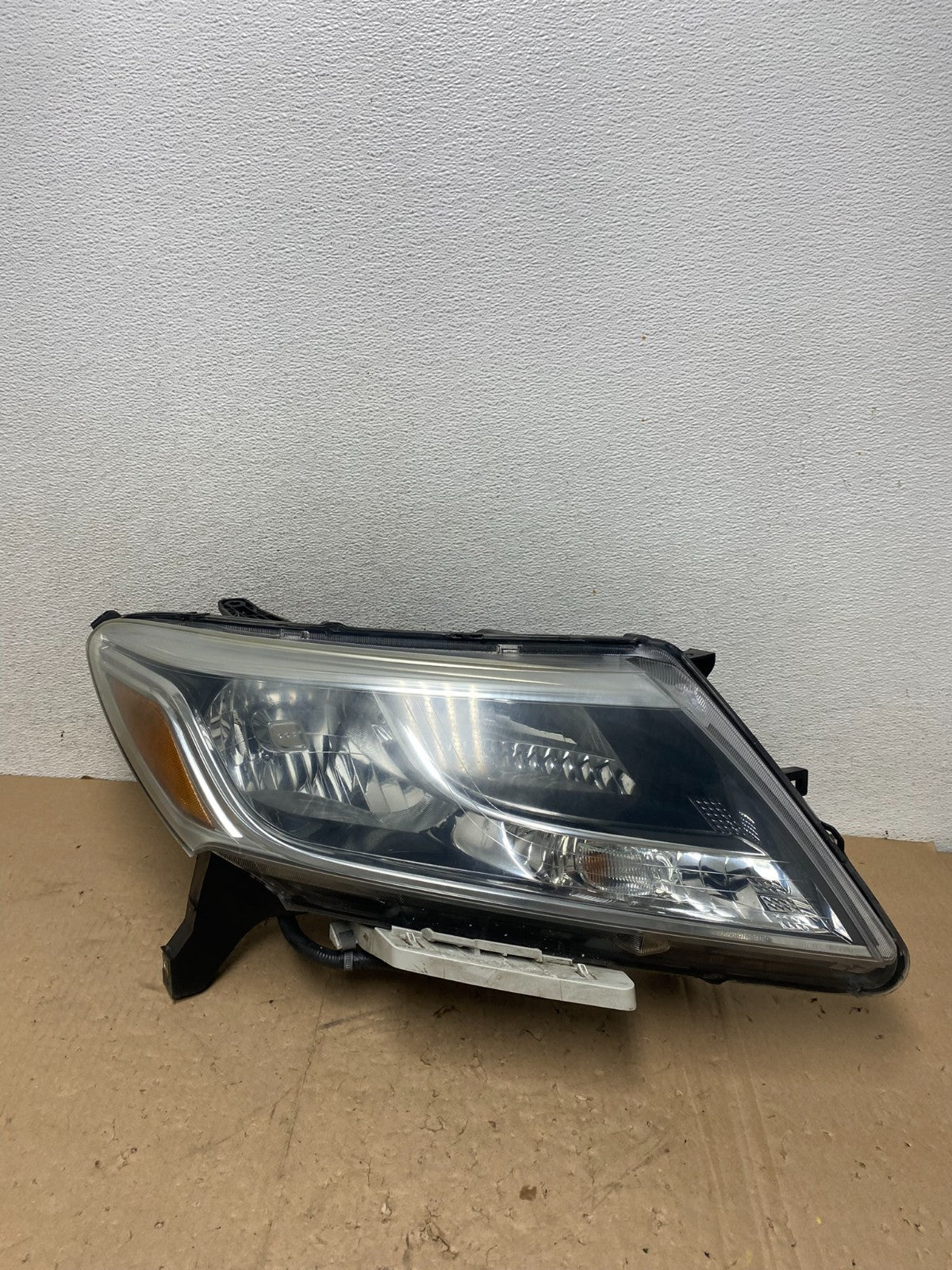 2013 to 2016 Nissan Pathfinder Right Passenger RH Side Headlight AG5438 DW0