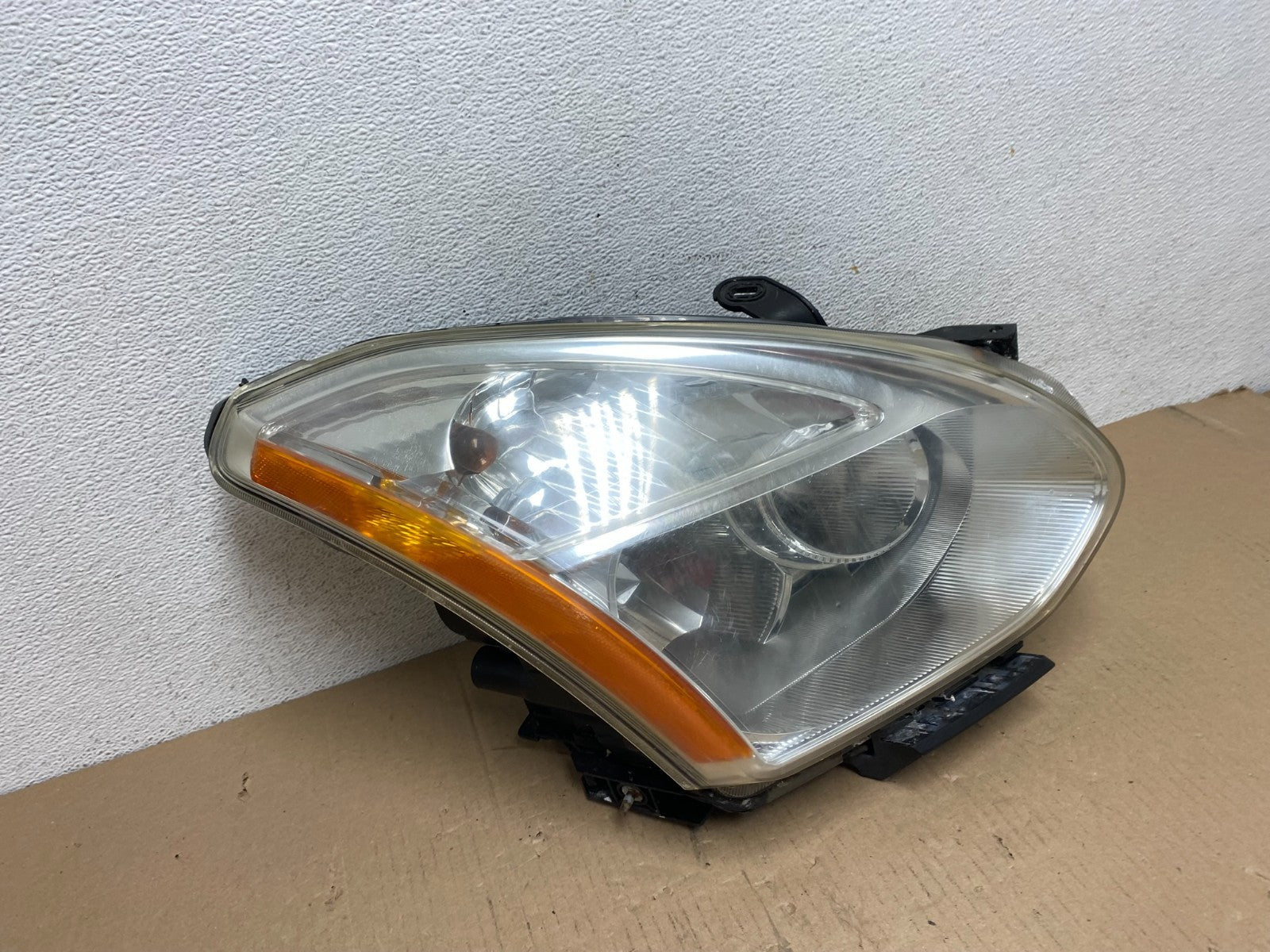 2009-2013 Nissan Rogue Right Passenger Xenon HID Headlight AE7267 DW2