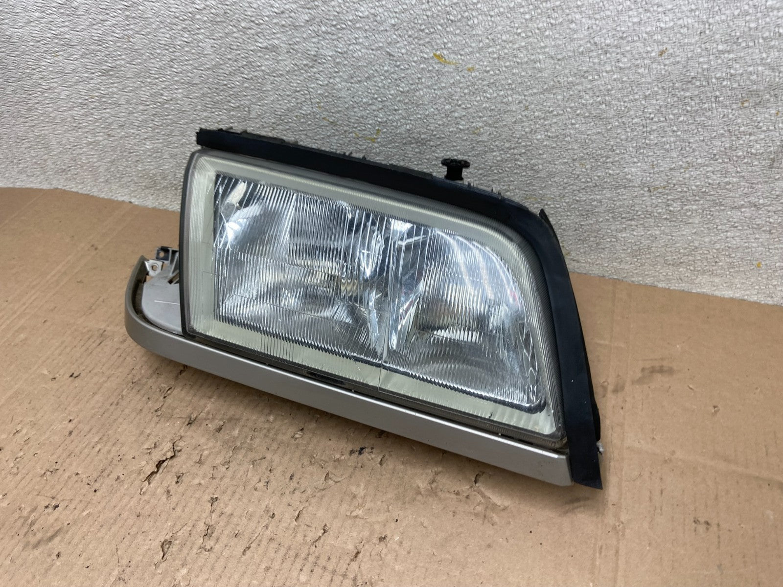 1994 - 1996 Mercedes C C220 W202 Front Right Passenger Headlight Z7813 DG1