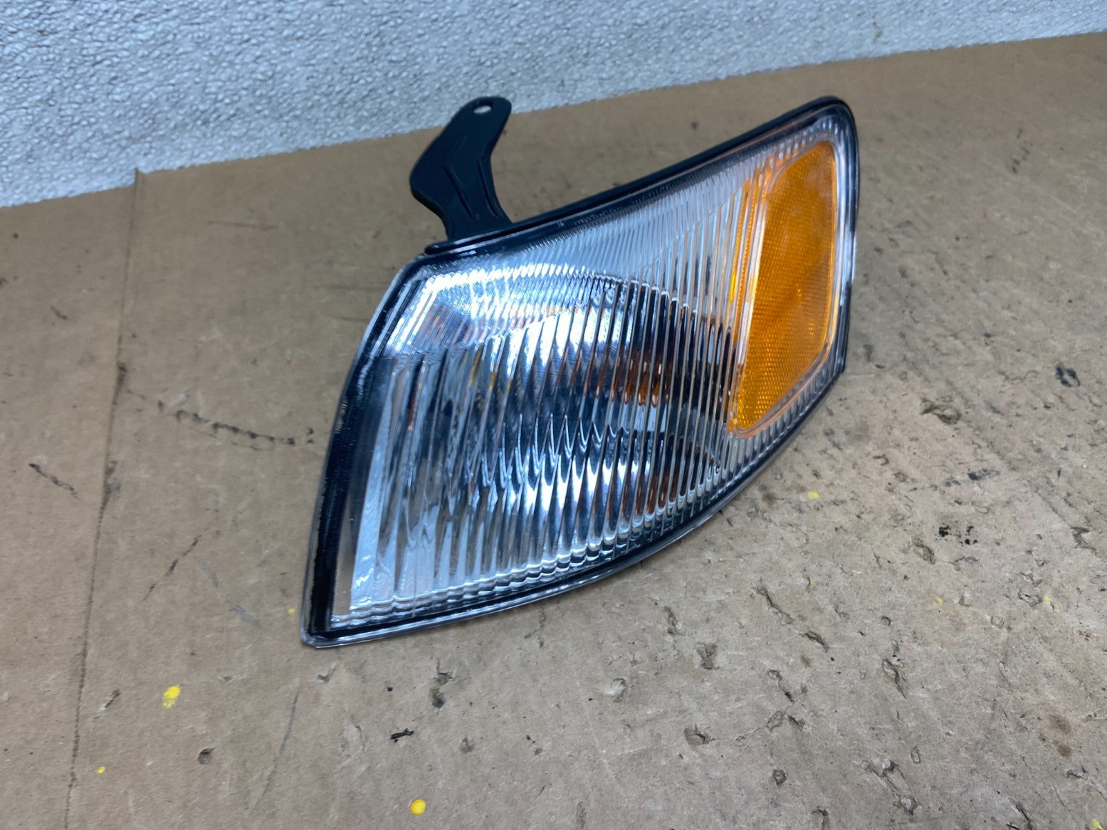 1997 1998 1999 Toyota Camry Left Driver LH Turn Signal Z9223 DW2