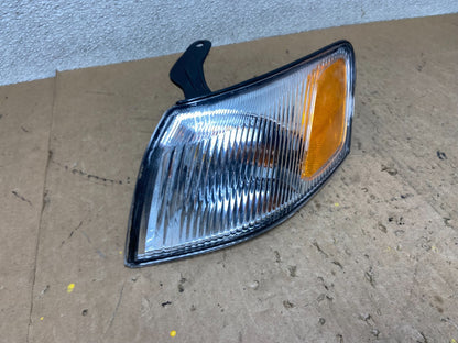 1997 1998 1999 Toyota Camry Left Driver LH Turn Signal Z9223 DW2