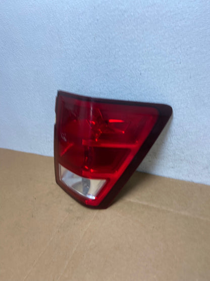 2005 - 2006 Jeep Grand Cherokee Right Passenger Rh Tail Light AD4452 LK1