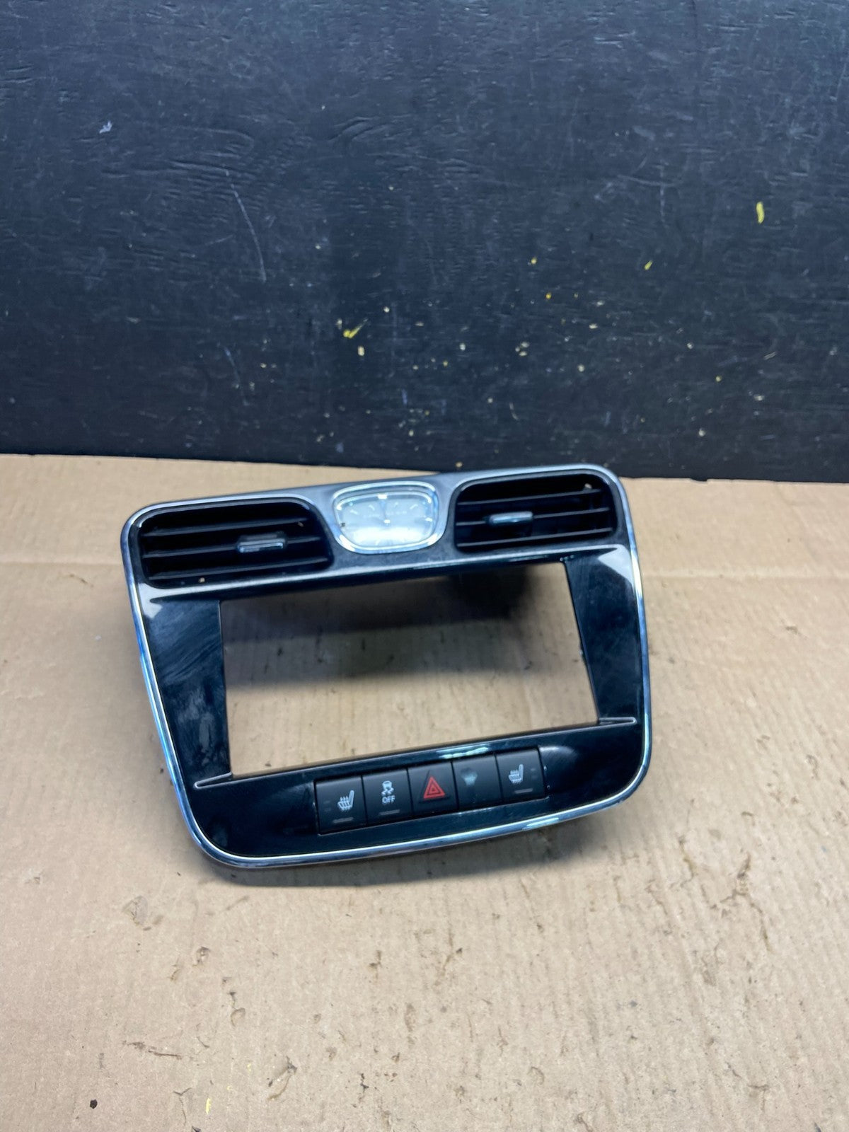 2011-2014 Chrysler 200 Dash Radio Bezel Trim Clock Hazard Bezel Q0878 DG0