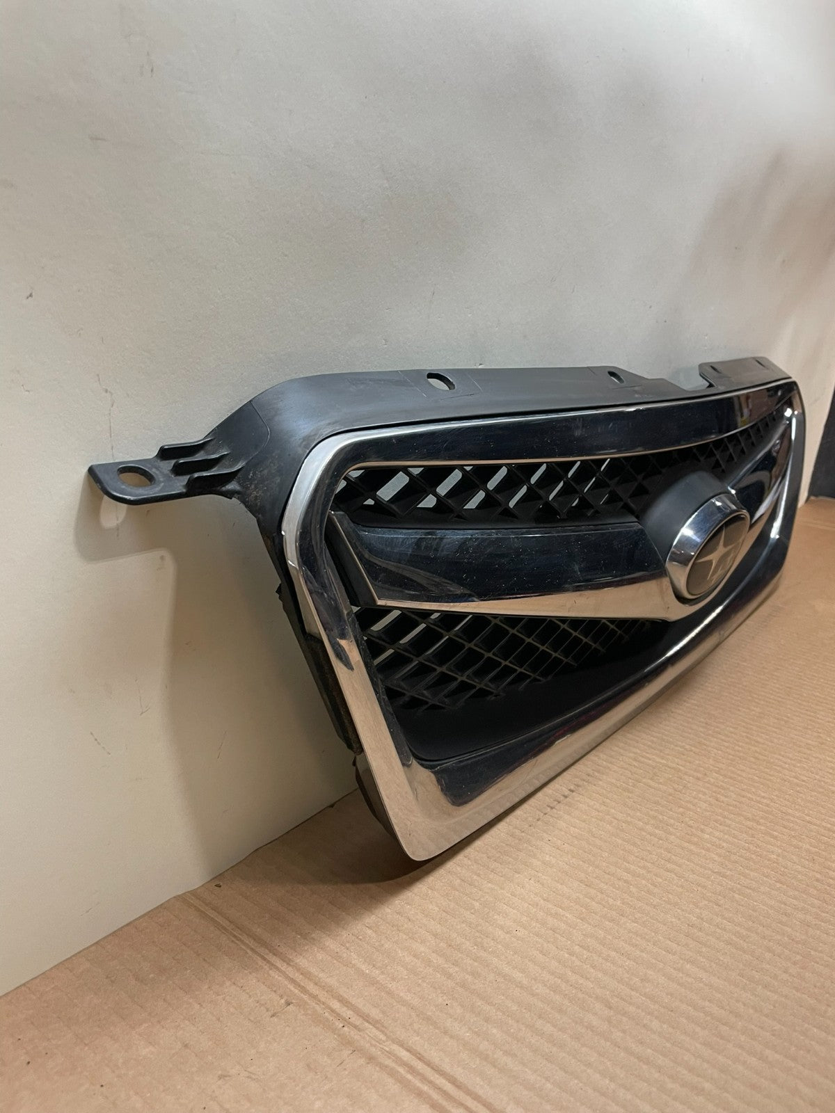 2010- 2012 Subaru Legacy Outback Wagon Front Grill Grille AJ1001 DG2