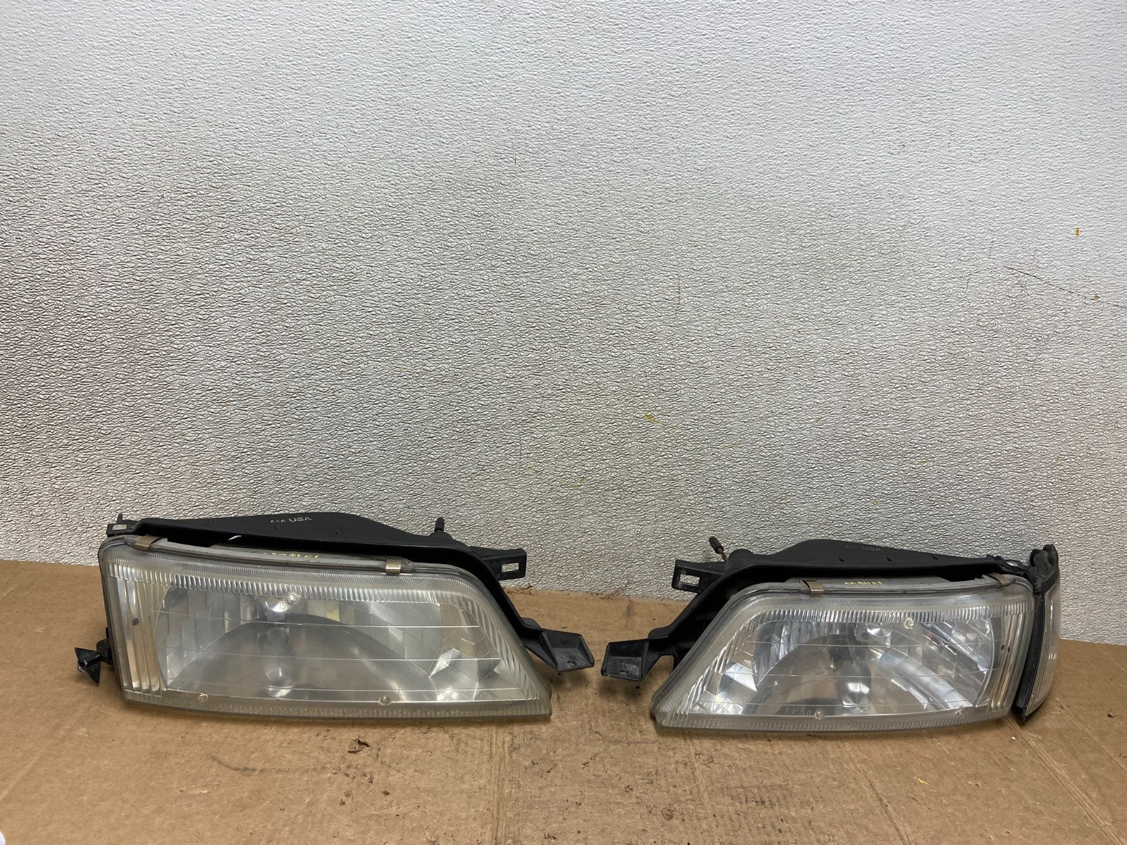 1995 to 1996 Nissan Maxima Left+Right Side Headlights Halogen OEM AA34860