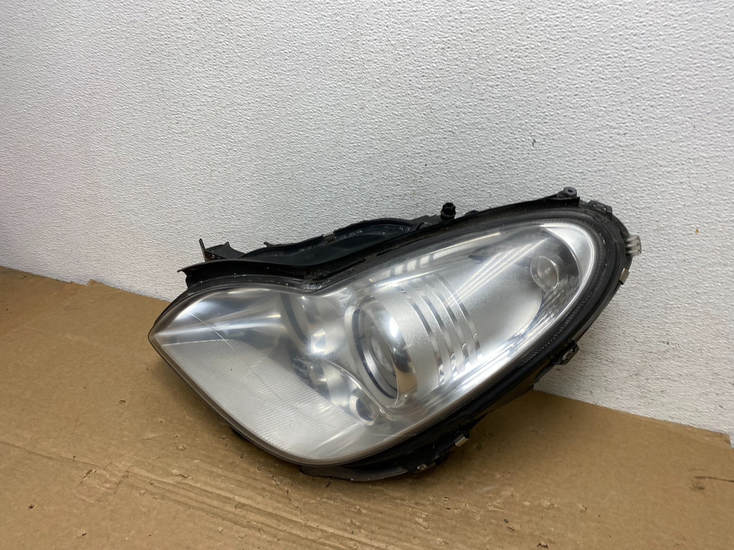 2006 - 2011 Mercedes W219 CLS500 Left Driver LH Xenon Headlight AD4085 DW1