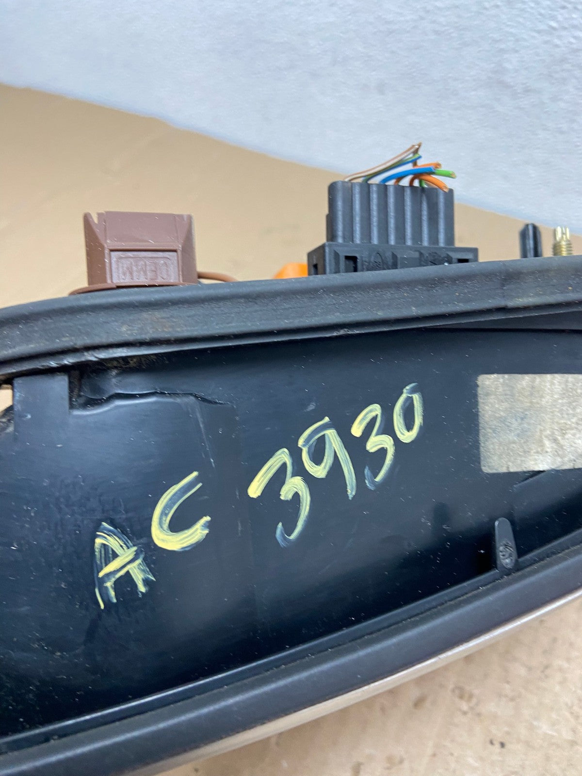 2004 to 2006 Jaguar XJ8 Left Driver LH Side Tail Light AC3930 LK7