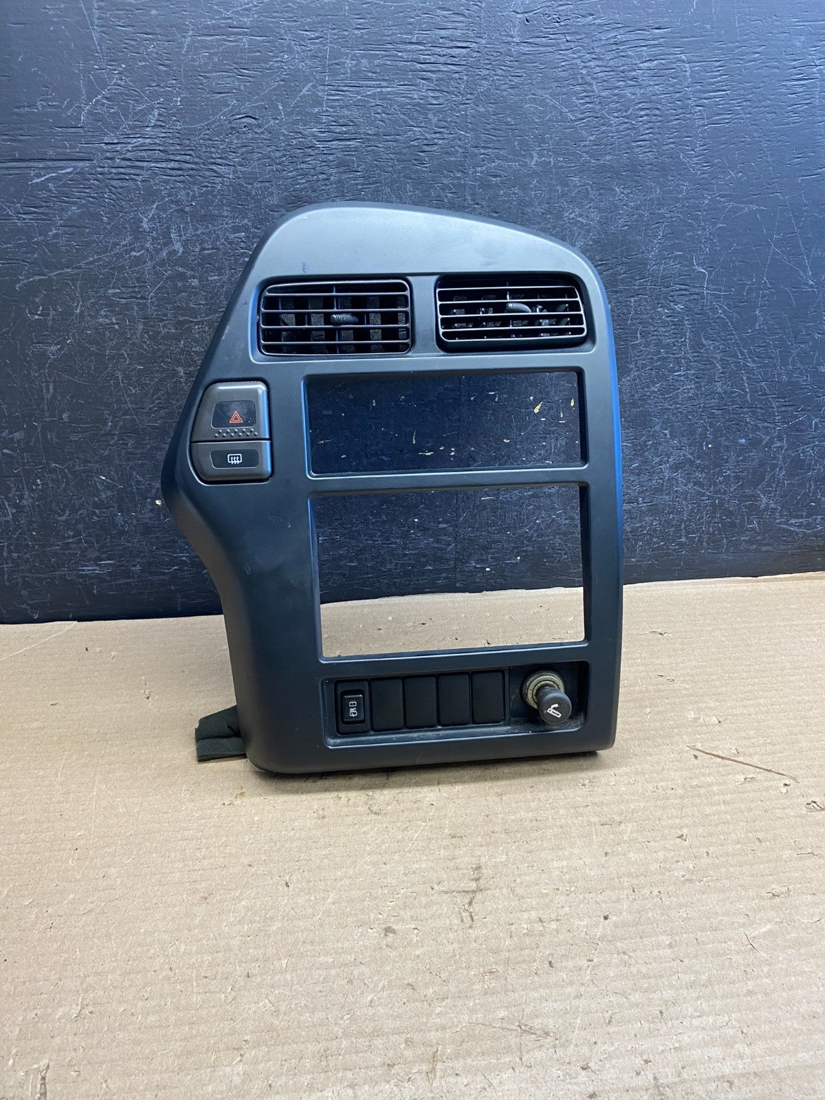 1997 - 2000 INFINITI QX4 Center Console Climate Radio Trim Bezel AH3666 DG0