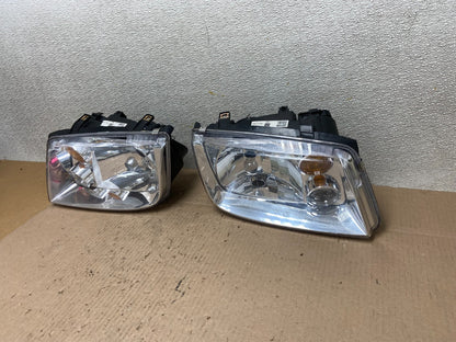 2002 to 2004 Volkswagen Jetta Left+Right Headlights Aftermarket Z4071 DW1