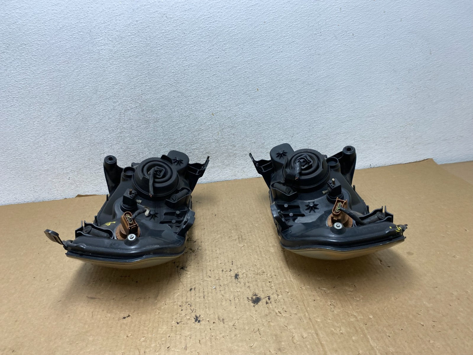2001 2002 2003 2004 Mazda Tribute Left+Right Side Set Headlights AG2406 DW12