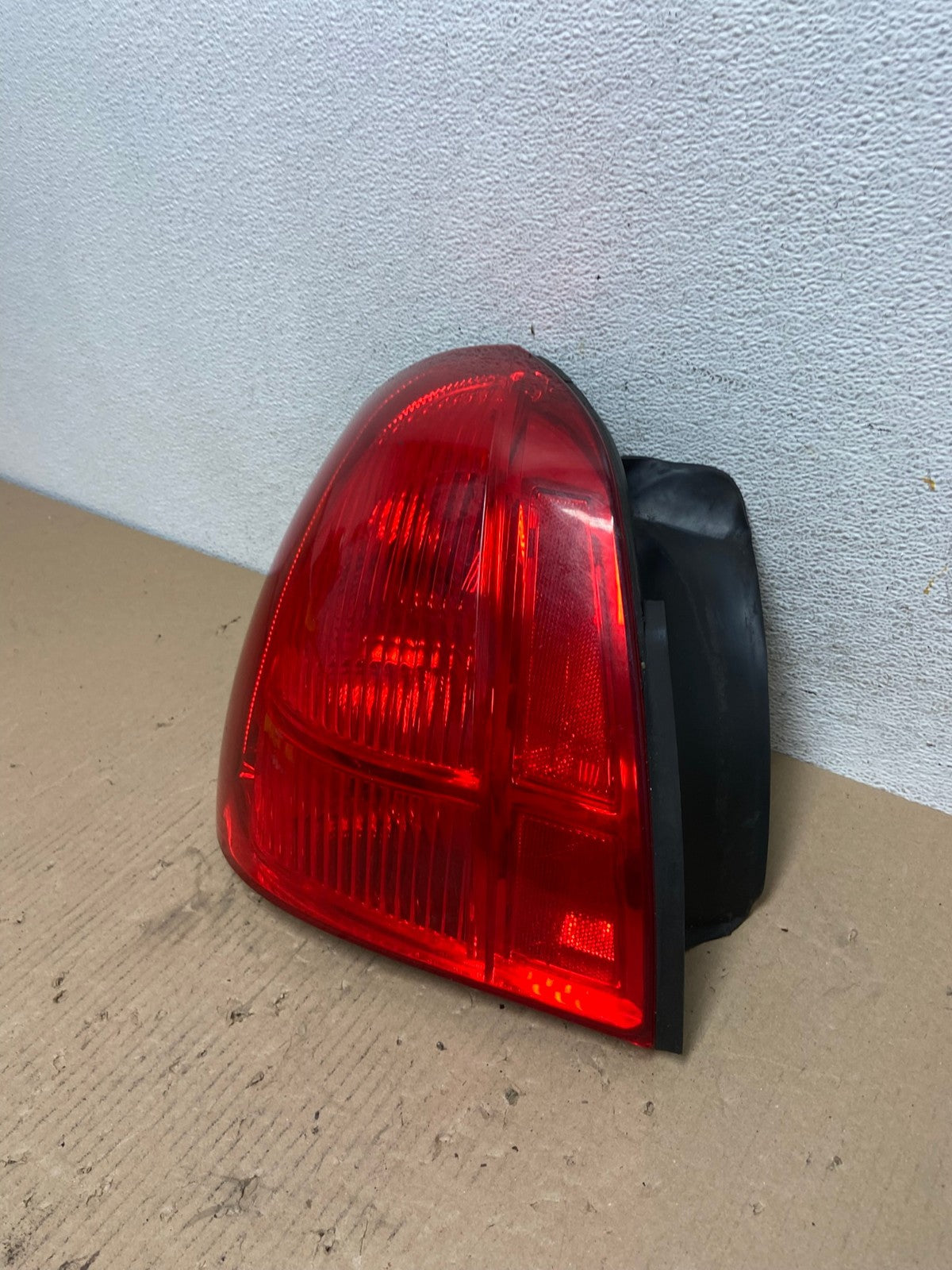 2003 to 2011 Lincoln Town Car Left Driver Lh Side Tail Light AE7331 LK1