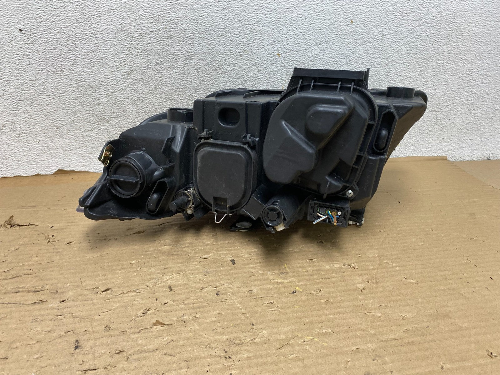 2009-2011 BMW 3 Series 328i 4/D Sedan Headlight Halogen Right Passenger AG83213