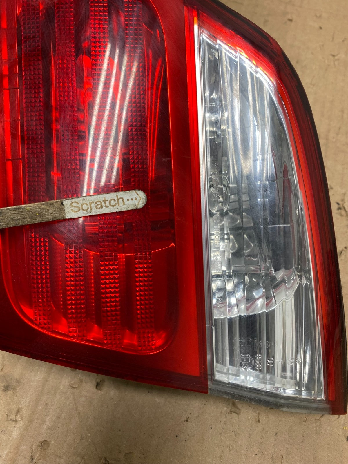 2000-2001 Infiniti i30 Right Passenger Rh Side Tail Light Inner U8364 DW3