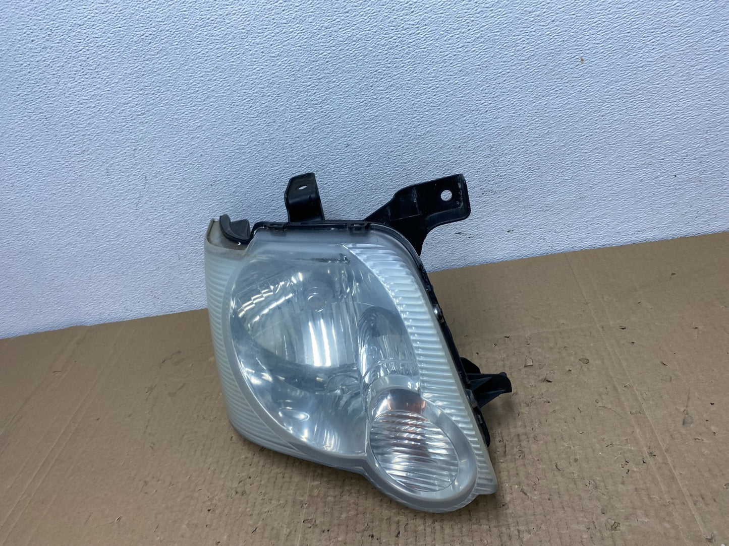 2006 to 2010 Ford Explorer Right Passenger Side Headlight AC3942 DW1